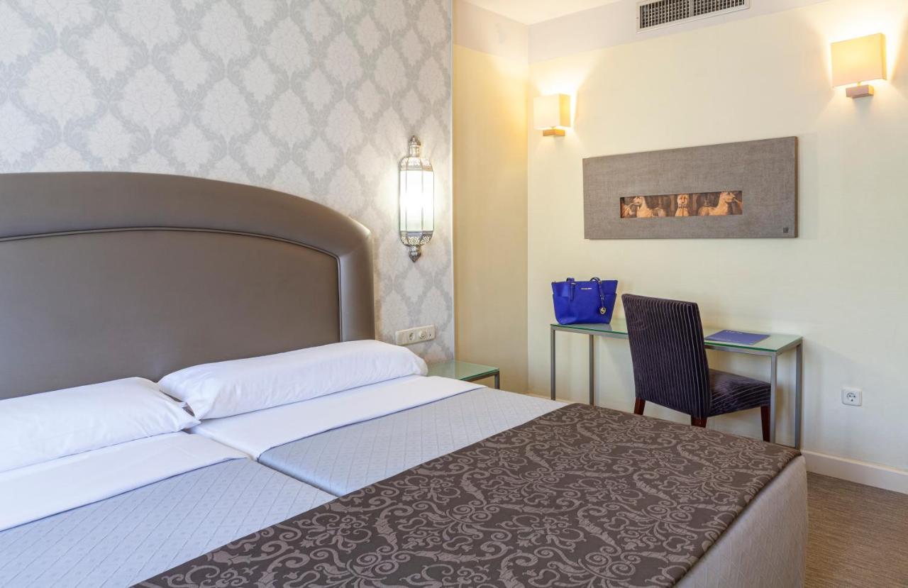Maciá Alfaros Hotel 4*