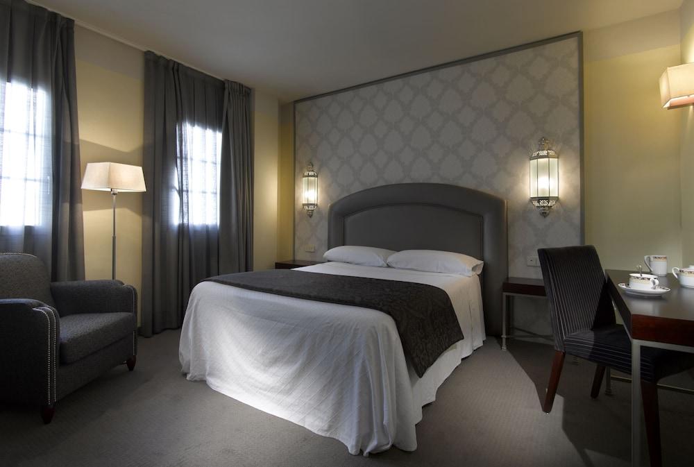 Hotel Maciá Alfaros 4*